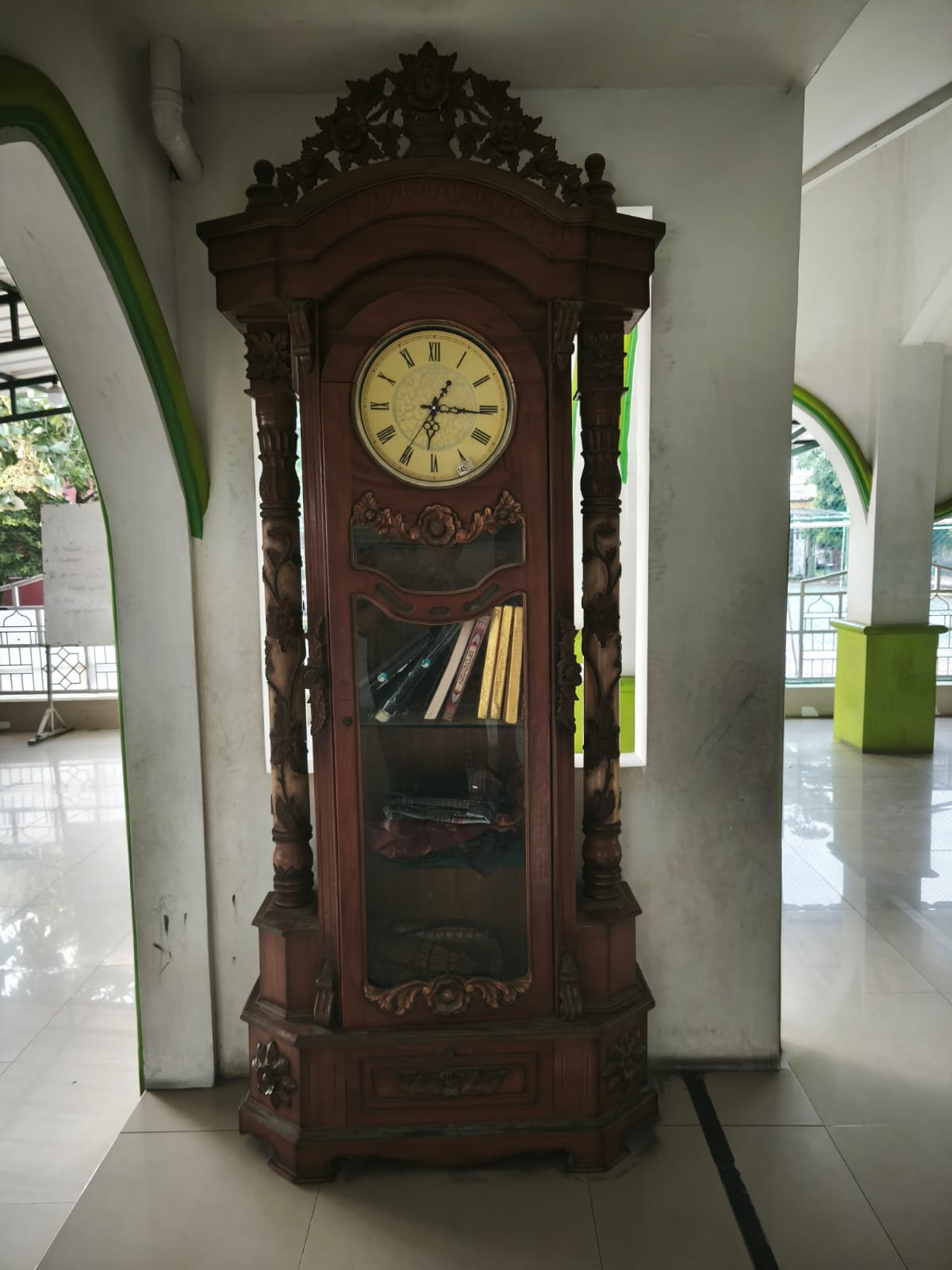 Jam Dinding Berdiri