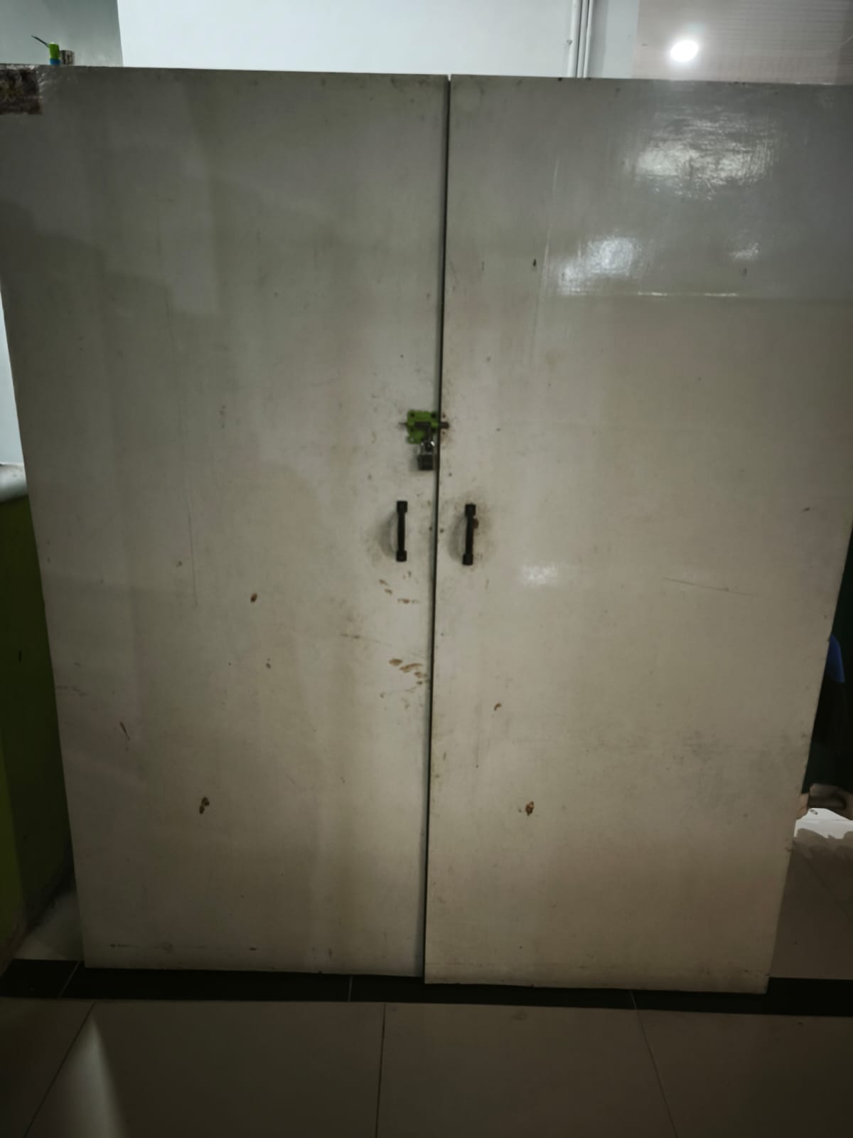 Lemari Kayu